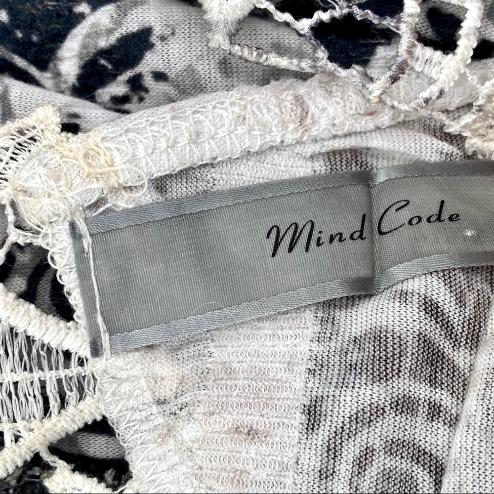 EUC Mind Code Embellished Lace Racerback Tank, M - Picture 11 of 13